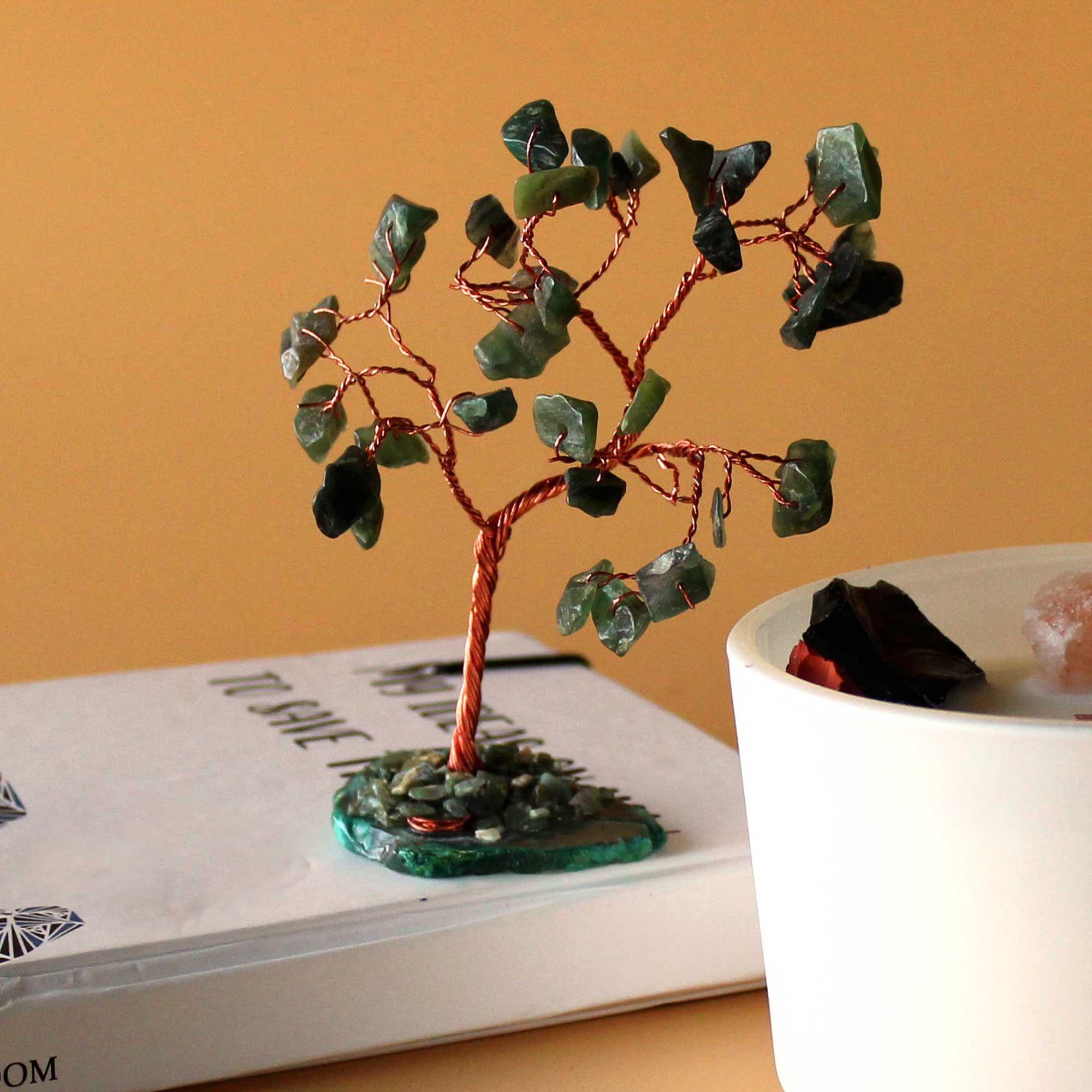 Arbre de pierres précieuses - Aventurine verte sur base d'agate verte (35 pierres)