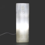 Lampe bloc de sélénite 25 cm - Lampe chakra - Nayana Om Boutique